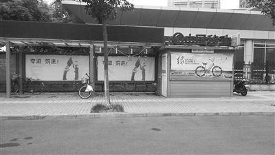 銅陵市委市政府旁邊的站點(diǎn)內(nèi)空空蕩蕩。